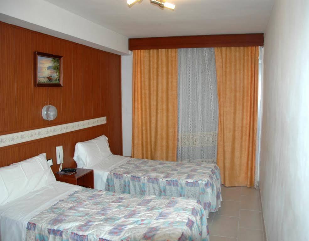 Pensión Venecia Salou Exterior foto