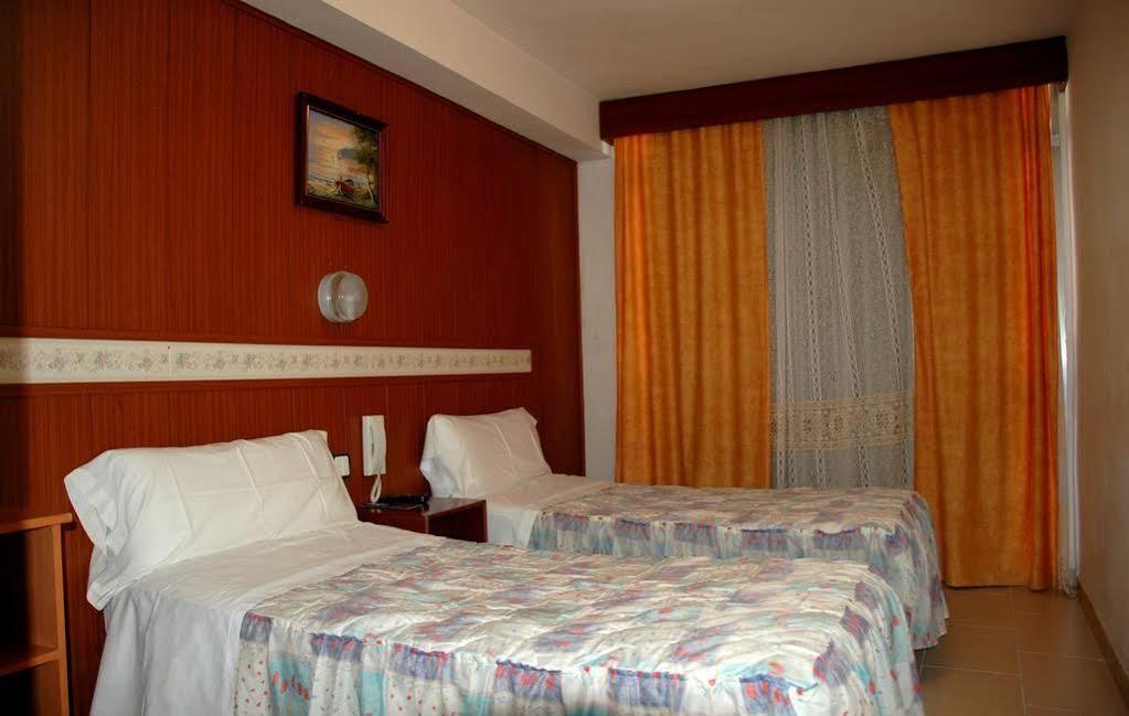 Pensión Venecia Salou Exterior foto